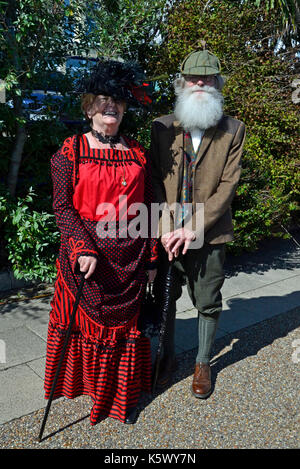 Vieux couple habillé pour Eastbourne Festival Steampunk Banque D'Images