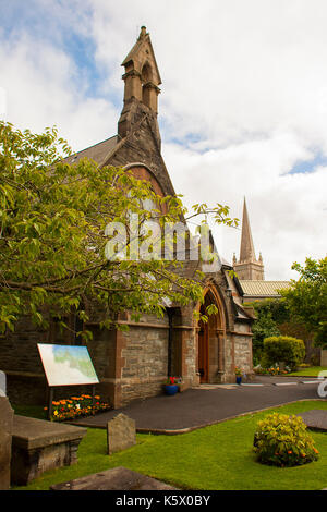 La petite église St Augustins d'Irlande, qui s'bâtit sur les murs de la jeune ville de Londonderry en Irlande du Nord. Cette ville a une histoire de beaucoup r Banque D'Images