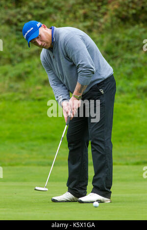 John Hartson jouer au golf Banque D'Images