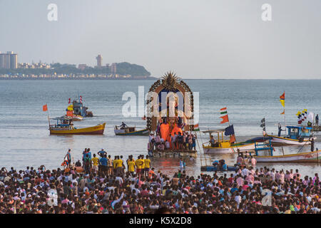 Dernier jour du Festival de Ganesh procession immersion 2017, Mumbai, Inde Banque D'Images