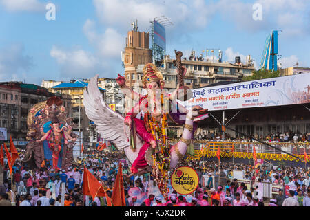 Dernier jour du Festival de Ganesh procession immersion 2017, Mumbai, Inde Banque D'Images