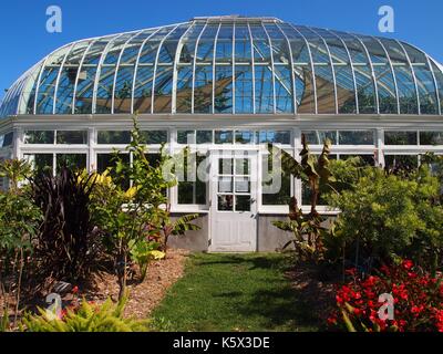 Porte arrière de la serre tropicale à la Ferme expérimentale centrale, Ottawa, Ontario, Canada. Banque D'Images