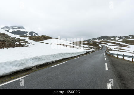 Aurlandsvegen célèbre mountain road Banque D'Images