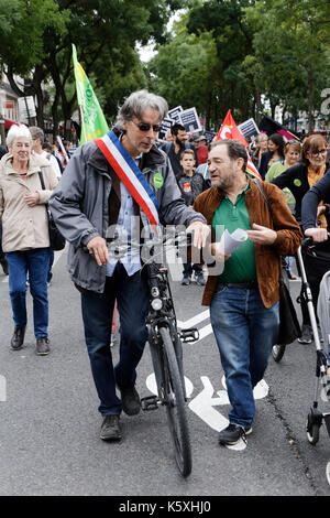 Paris, France. 10 septembre, 2017. jacques boutault, Maire du 2ème arrondissement de Paris participe à la manifestation contre l'établissement d'un état d'urgence permanent le 10 septembre 2017 à Paris, France. Credit : bernard menigault/Alamy live news Banque D'Images