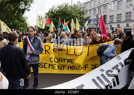 Paris, France. 10 septembre, 2017. jacques boutault, Maire du 2ème arrondissement de Paris participe à la manifestation contre l'établissement d'un état d'urgence permanent le 10 septembre 2017 à Paris, France. Credit : bernard menigault/Alamy live news Banque D'Images