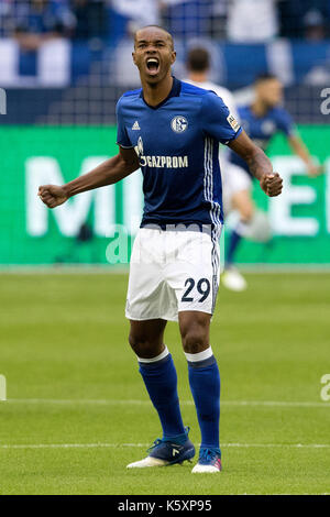 Gelsenkirchen, Allemagne. Sep 10, 2017 04 schalke. naldo célèbre après avoir marqué au cours de l'Allemagne bundesliga match de foot entre Stuttgart et Schalke 04 à Gelsenkirchen, Allemagne occidentale, sur sept. 10, 2017. Schalke 04 a gagné 3-1. crédit : Joachim bywaletz/Xinhua/Alamy live news Banque D'Images