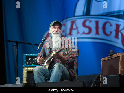 Blackheath, UK. Sep 10, 2017. Seasick Steve effectuer sur la scène principale en 2017 à blackheath music festival Crédit : John gaffen/Alamy live news Banque D'Images