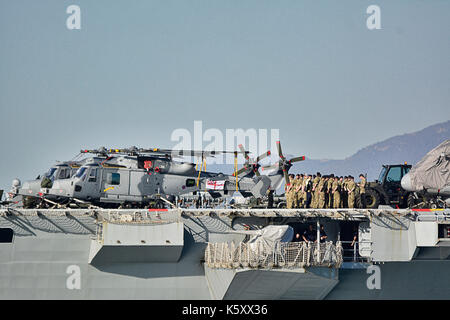 Gibraltar. Sep 11, 2017 arrivée à l'océan. Le hms gibraltar à 0830h le 11 septembre 2017 pour aller chercher des fournitures et du matériel qu'il se préparait à la tête dans l'Atlantique. à la base navale britannique de Gibraltar, les navires de la marine royale d'argent tous ses hélicoptères pour le pont pour faire place à des marchandises qui seront prises pour les Caraïbes dans le cadre de l'aide humanitaire dans les missions de ceux qui sont touchés par les récents ouragans. crédit : Stephen ignacio/Alamy live news Banque D'Images