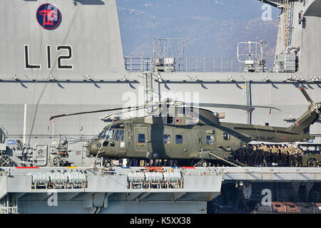 Gibraltar. Sep 11, 2017 arrivée à l'océan. Le hms gibraltar à 0830h le 11 septembre 2017 pour aller chercher des fournitures et du matériel qu'il se préparait à la tête dans l'Atlantique. à la base navale britannique de Gibraltar, les navires de la marine royale d'argent tous ses hélicoptères pour le pont pour faire place à des marchandises qui seront prises pour les Caraïbes dans le cadre de l'aide humanitaire dans les missions de ceux qui sont touchés par les récents ouragans. crédit : Stephen ignacio/Alamy live news Banque D'Images