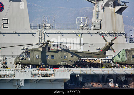 Gibraltar. Sep 11, 2017 arrivée à l'océan. Le hms gibraltar à 0830h le 11 septembre 2017 pour aller chercher des fournitures et du matériel qu'il se préparait à la tête dans l'Atlantique. à la base navale britannique de Gibraltar, les navires de la marine royale d'argent tous ses hélicoptères pour le pont pour faire place à des marchandises qui seront prises pour les Caraïbes dans le cadre de l'aide humanitaire dans les missions de ceux qui sont touchés par les récents ouragans. crédit : Stephen ignacio/Alamy live news Banque D'Images