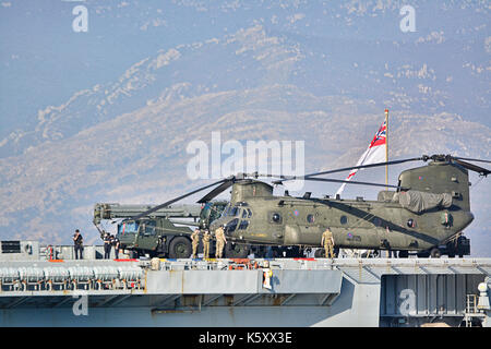 Gibraltar. Sep 11, 2017 arrivée à l'océan. Le hms gibraltar à 0830h le 11 septembre 2017 pour aller chercher des fournitures et du matériel qu'il se préparait à la tête dans l'Atlantique. à la base navale britannique de Gibraltar, les navires de la marine royale d'argent tous ses hélicoptères pour le pont pour faire place à des marchandises qui seront prises pour les Caraïbes dans le cadre de l'aide humanitaire dans les missions de ceux qui sont touchés par les récents ouragans. crédit : Stephen ignacio/Alamy live news Banque D'Images