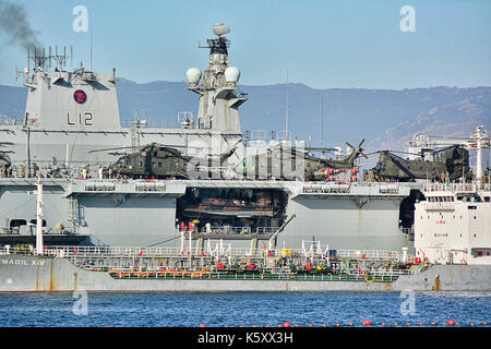 Gibraltar. Sep 11, 2017 arrivée à l'océan. Le hms gibraltar à 0830h le 11 septembre 2017 pour aller chercher des fournitures et du matériel qu'il se préparait à la tête dans l'Atlantique. à la base navale britannique de Gibraltar, les navires de la marine royale d'argent tous ses hélicoptères pour le pont pour faire place à des marchandises qui seront prises pour les Caraïbes dans le cadre de l'aide humanitaire dans les missions de ceux qui sont touchés par les récents ouragans. crédit : Stephen ignacio/Alamy live news Banque D'Images