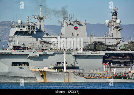 Gibraltar. Sep 11, 2017 arrivée à l'océan. Le hms gibraltar à 0830h le 11 septembre 2017 pour aller chercher des fournitures et du matériel qu'il se préparait à la tête dans l'Atlantique. à la base navale britannique de Gibraltar, les navires de la marine royale d'argent tous ses hélicoptères pour le pont pour faire place à des marchandises qui seront prises pour les Caraïbes dans le cadre de l'aide humanitaire dans les missions de ceux qui sont touchés par les récents ouragans. crédit : Stephen ignacio/Alamy live news Banque D'Images