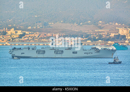 Gibraltar. Sep 11, 2017 arrivée à l'océan. Le hms gibraltar à 0830h le 11 septembre 2017 pour aller chercher des fournitures et du matériel qu'il se préparait à la tête dans l'Atlantique. à la base navale britannique de Gibraltar, les navires de la marine royale d'argent tous ses hélicoptères pour le pont pour faire place à des marchandises qui seront prises pour les Caraïbes dans le cadre de l'aide humanitaire dans les missions de ceux qui sont touchés par les récents ouragans. crédit : Stephen ignacio/Alamy live news Banque D'Images