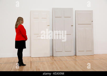 Londres, Royaume-Uni. 11 septembre, 2017. L'un des plus grands artistes de sa génération l'exposition révèlent l'extraordinaire ampleur de Rachel Whiteread carrière de plus de 30 ans. des quatre premières sculptures fait preuve dans sa première exposition personnelle en 1988 aux œuvres réalisées cette année, en particulier pour la Tate Britain. Rachel Whiteread est à la Tate Britain du 12 septembre 2017 au 21 janvier 2018 : crédit dinendra haria/Alamy live news Banque D'Images