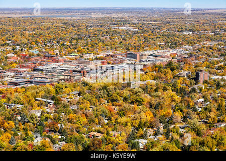 Photo aérienne de Boulder City en automne, Colorado, USA. Banque D'Images