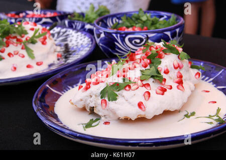 Le Chili en nogada, connu pour être un plat typique de Puebla, Mexique Banque D'Images