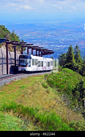 Panoramique des dômes train touristique, Clermont-Ferrand, Puy-de-Dôme, Auvergne, France Banque D'Images