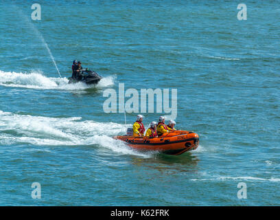 L'embarcation de pêche côtière autour de courses de la baie à Llangefni lifeboat 2017 journée événement sur anglesey Banque D'Images