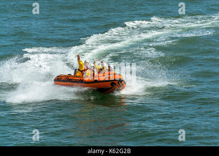 L'embarcation de pêche côtière autour de courses de la baie à Llangefni lifeboat 2017 journée événement sur anglesey Banque D'Images