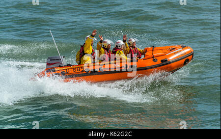 L'embarcation de pêche côtière autour de courses de la baie à Llangefni lifeboat 2017 journée événement sur anglesey Banque D'Images