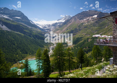 La vue étonnante de Alp Grum entre la gare de Pontresina, dans le canton des Grisons, Suisse Banque D'Images