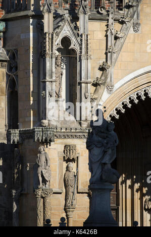 Le principal portail de l'ouest du quartier Gothique Archikatedra Sw. Jana Chrzciciela (Cathédrale de Saint Jean Baptiste) sur Ostrow Tumski (île de la Cathédrale) à Wroclaw Banque D'Images