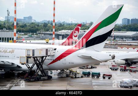 Type d'un avion Airbus A380-361 de la compagnie aérienne Emirates à l'aéroport de Düsseldorf (Allemagne), 03 août 2017. Dans le monde d'utilisation | Banque D'Images