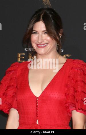 Los Angeles, USA. Sep 10, 2017. Kathryn hahn aux arrivées de Primetime Emmy Awards : creative arts awards - sun, microsoft theatre, los angeles, ca septembre 10, 2017. crédit : Everett collection inc/Alamy live news Banque D'Images