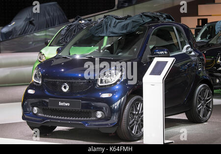 Francfort, Allemagne. 11Th sep 2017. smarts sont couverts sur les terrains de la foire de Francfort/Main, Allemagne, 11 septembre 2017. l'International Motor Show (IAA) est sur entre 14 et 24 septembre 2017. Plus de 1 000 fabricant de près de 40 pays présentent leurs produits à la foire de renommée. Crédit photo : dpa alliance/Alamy live news Banque D'Images
