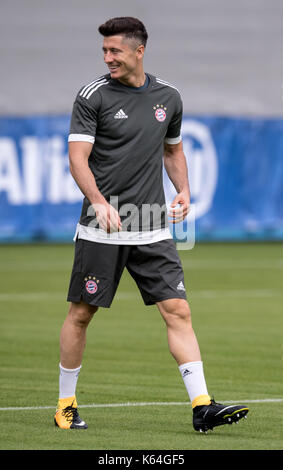 Munich, Allemagne. Sep 11, 2017 Robert Lewandowski. lors de la dernière session de formation du Bayern Munich à Munich, Allemagne, le 11 septembre 2017. Bayern Munich jouera contre le RSC Anderlecht en ligue des champions phase de groupes le 12 septembre 2017. photo : Sven hoppe/dpa/Alamy live news Banque D'Images