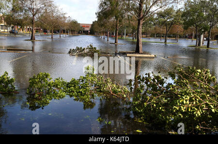 Plantation, FL, USA. Sep 11, 2017. Le marché de la plantation le long de la plaza-0779 blvd dans un jour après l'ouragan irma passe au sud de la floride. carline jean/photographe : crédit-sun sentinel/zuma/Alamy fil live news Banque D'Images