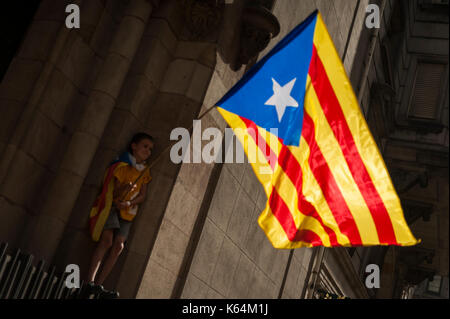 Barcelone, Catalogne. 11 septembre 2017. Espagne. 11 septembre 2017. Des centaines de kilomètres de personnes venant de toute la Catalogne se manifestent à Barcelone le jour national de la Catalogne, pour exiger le droit de vote pour la création d'une nouvelle nation méditerranéenne. Crédit : Charlie Perez/Alay Live News Banque D'Images