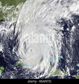 L'ouragan irma car elle rend la terre plus de Key West, Floride, comme il se dirige vers le sud de la Floride comme une tempête de catégorie 4, comme illustré par le satellite GOES-16 le 10 septembre 2017. Banque D'Images