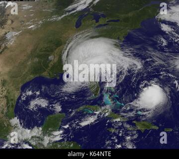 L'ouragan irma puisqu'il n'est plus le centre et le nord de la Floride après avoir balayé l'état comme une tempête de catégorie 4, comme illustré par le satellite GOES-16, 11 septembre 2017. Banque D'Images