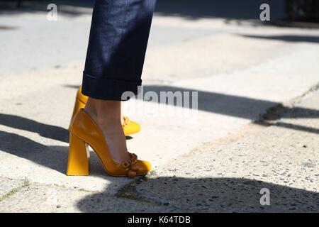 New York, États-Unis. 08 septembre 2017. Le styliste Emili Sindlev pose dans la rue pendant la semaine de la mode de New York - 8 septembre 2017 - photo: Piste Manhattan/Valentina Ranieri ***pour usage éditorial exclusif*** | Verwendung weltweit/dpa/Alay Live News Banque D'Images