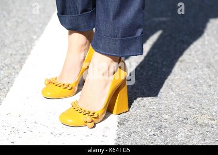 New York, États-Unis. 08 septembre 2017. Le styliste Emili Sindlev pose dans la rue pendant la semaine de la mode de New York - 8 septembre 2017 - photo: Piste Manhattan/Valentina Ranieri ***pour usage éditorial exclusif*** | Verwendung weltweit/dpa/Alay Live News Banque D'Images