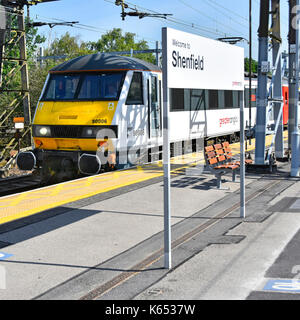 Abellio East Anglia trading qu'une plus grande exploitation Anglia East Anglia à Norwich franchise Liverpool Street train rapide passe par la station de Shenfield Banque D'Images