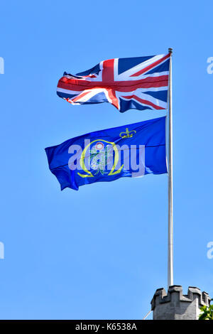 La Cour Suprême du Royaume-Uni avec drapeau Union Jack britannique au-dessus de la Cour suprême à la place du Parlement Wesminster London England Banque D'Images