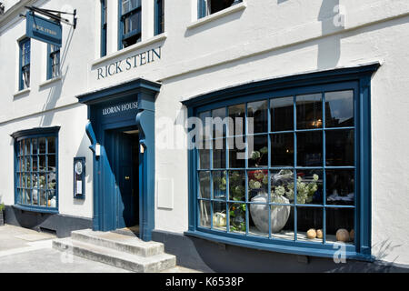 Rick Stein poissons et fruits de mer restaurant front elevation & bay windows avec entrée privée dans high street Marlborough Wiltshire England UK Banque D'Images