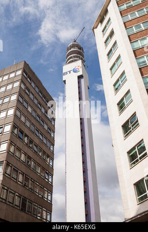 Bt tower dans le centre de la ville de Birmingham, West Midlands, Royaume-Uni. Banque D'Images