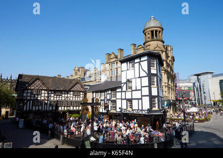 Manchester, UK - 10 mai 2017 : Les Bars à Manchester's Exchange Square Banque D'Images