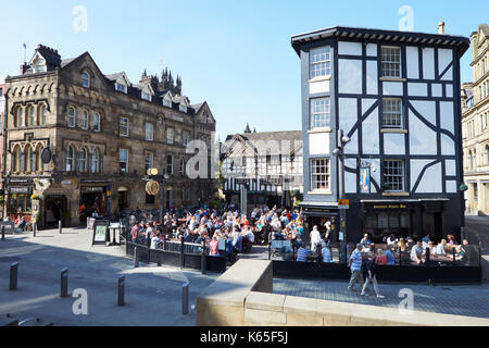 Manchester, UK - 10 mai 2017 : Les Bars à Manchester's Exchange Square Banque D'Images
