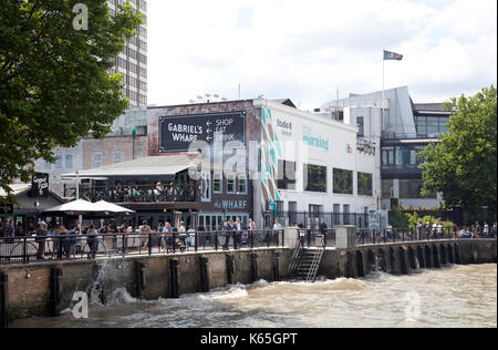 Gabriels Wharf et ItV Studios sur London's South Bank - UK Banque D'Images