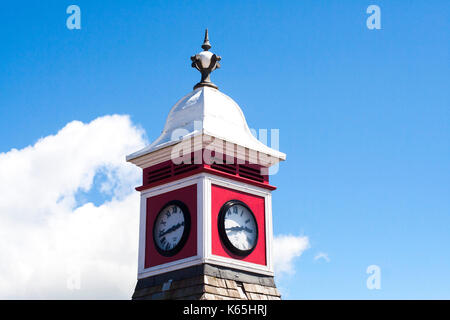 Le rouge et le blanc de l'horloge à Sewen, Valentia Island, comté de Kerry Irlande Banque D'Images