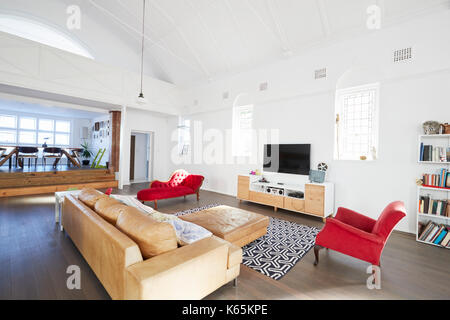 Home intérieur avec salon ouvert et salle à manger Banque D'Images