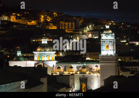 L'église de La Merced (Basilica de Nuestra Se-ora de la Merced) dans le centre historique, illuminé la nuit, Quito, capitale de l'Équateur, en Amérique du Sud Banque D'Images