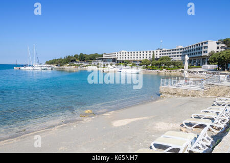 L'île de sveti andrija, île rouge aussi près de Rovinj, Croatie, station touristique populaire dans l'Adriatique Banque D'Images