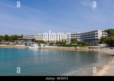 L'île de sveti andrija, île rouge aussi près de Rovinj, Croatie, station touristique populaire dans l'Adriatique Banque D'Images