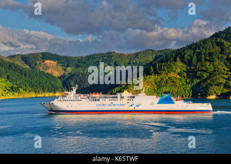 Détroit de Cook en ferry Interislander Queen Charlotte Sound, Marlborough Sounds, Picton, île du Sud, Nouvelle-Zélande Banque D'Images